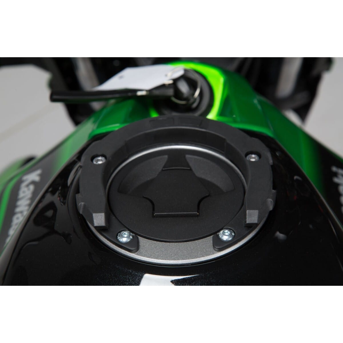 ANNEAU DE RÉSERVOIR SW-MOTECH EVO 5 VIS KAWASAKI II