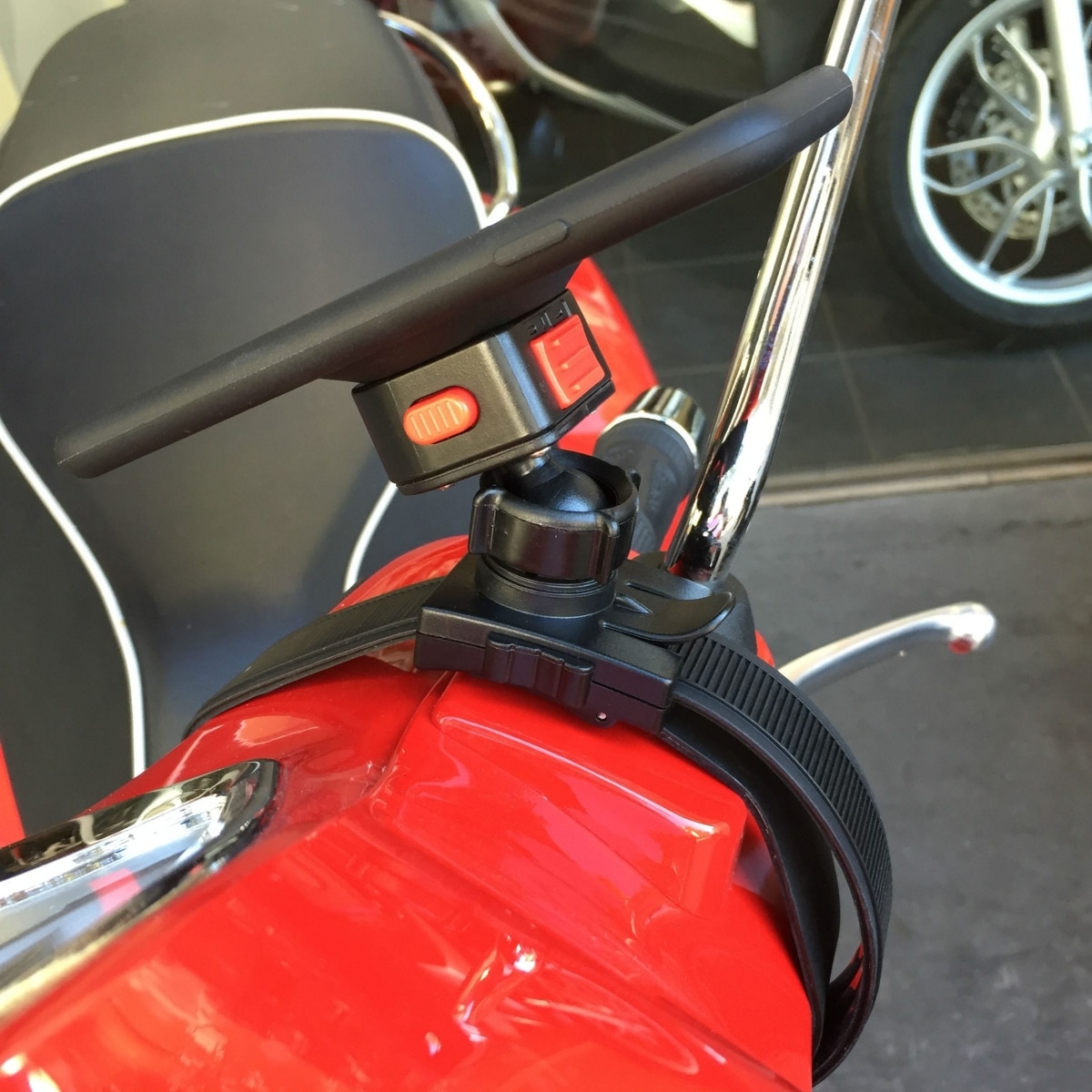 KIT DE FIXATION SCOOTER TIGRA MOUNTCASE